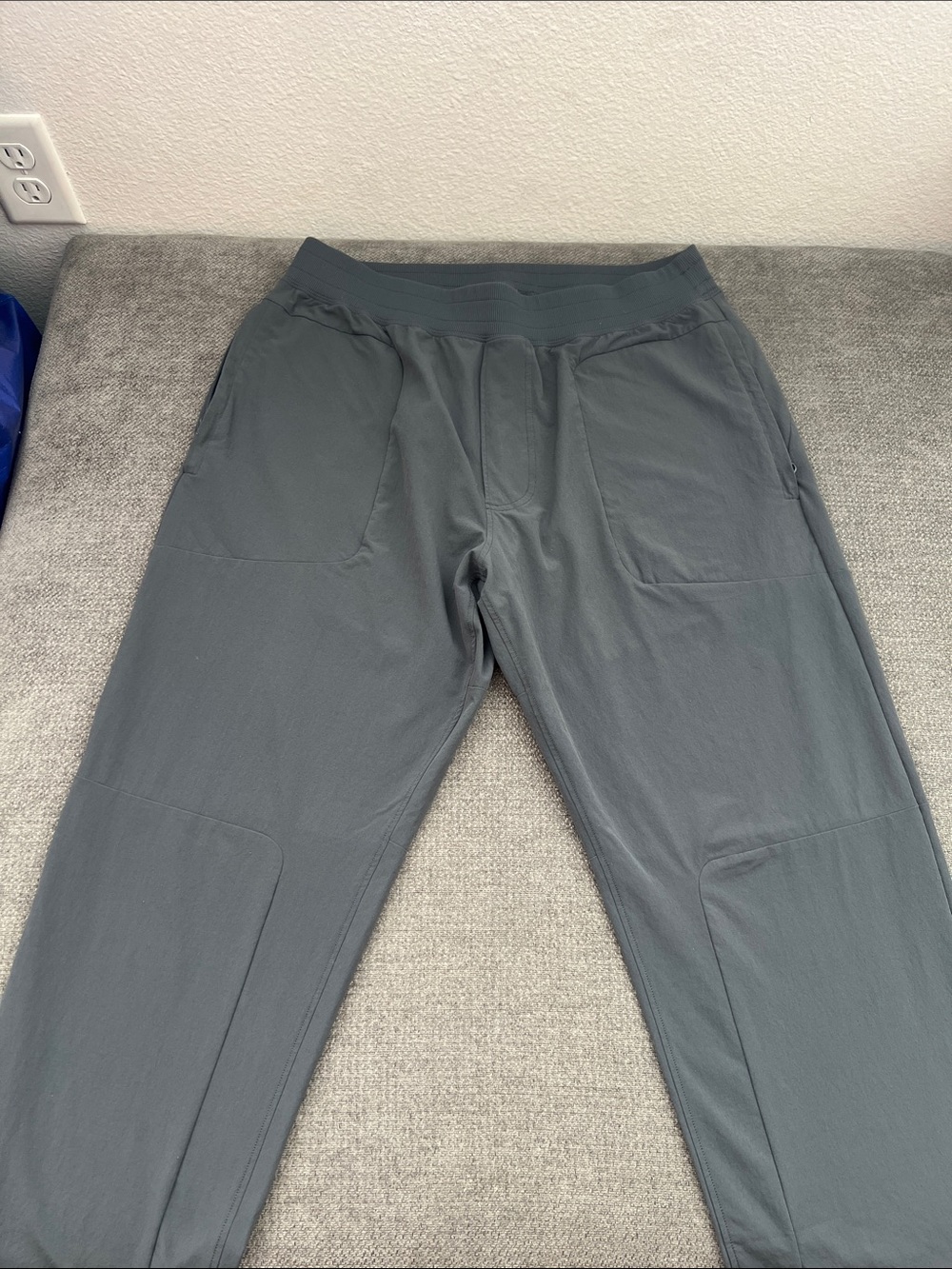 ALO Yoga Men's Charcoal Performance Joggers